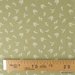 Tissu popeline motifs petites feuilles fond vert kaki tilleul - Oeko tex