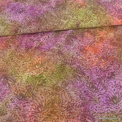Tissu Batik fond motifs fleuris violet, vert et orange