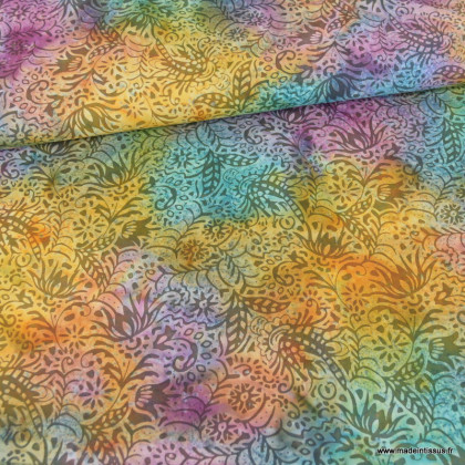 Tissu Batik fond motifs fleuris violet, jaune et bleu