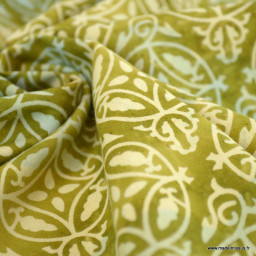 Tissu Batik fond motif rosaces fond vert