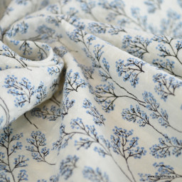 Tissu seersucker Huguette à fleurs bleus fond blanc