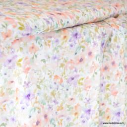 Tissu plumetis de viscose motifs fleurs pastel fond blanc