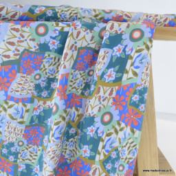 Tissu Viscose motif fleurs graphique bleu