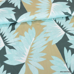 Tissu Satin de viscose motif feuilles exotiques beige et bleu