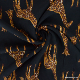 Tissu popeline de Viscose motif girafes fond noir