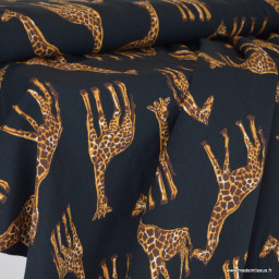 Tissu popeline de Viscose motif girafes fond noir