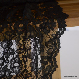 Tissu Dentelle guipure festonnée Noir - Donatella