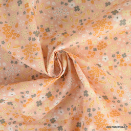 Tissu coton Enduit Doaby motif fleurs rose et camel