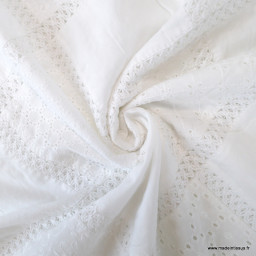 Tissu broderie anglaise coton blanc - Mauricette