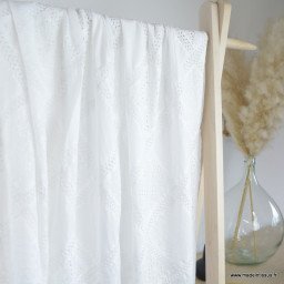 Tissu broderie anglaise coton blanc - Mauricette