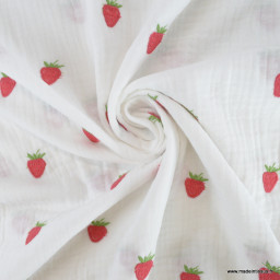 Tissu Double gaze brodée fraises fond blanc - oeko tex