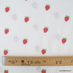 Tissu Double gaze brodée fraises fond blanc - oeko tex