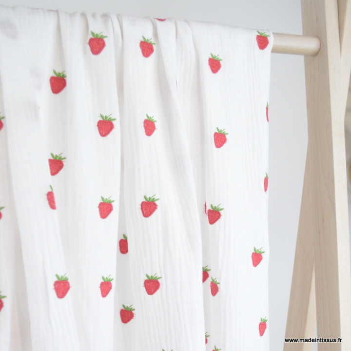 Tissu Double gaze brodée fraises fond blanc - oeko tex