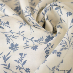 Tissu popeline de Viscose motif fleuri bleu fond blanc cassé