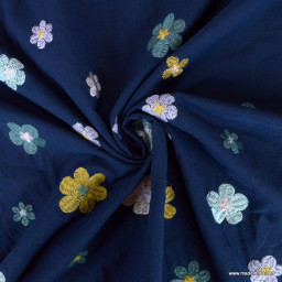 Voile de coton brodé de petites fleurs fond bleu marine - oeko tex