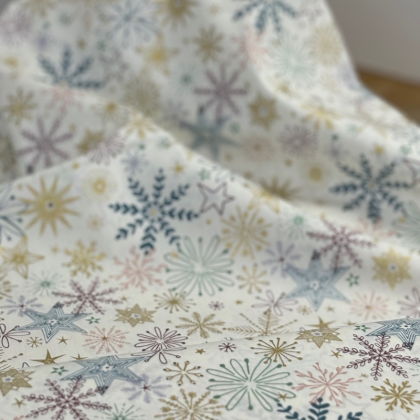 Tissu de Noël motif étoiles Or fond blanc cassé - Oeko tex