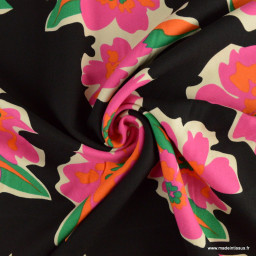 coupon de 125cm de tissu twill Viscose motif fleurs fuchsia fond noir