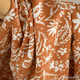 coupon de 80cm de tissu twill Viscose Elisa motif fleurs fond camel