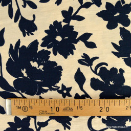 coupon de 78cm de crêpe de viscose motif petites fleurs fond écru - oeko tex