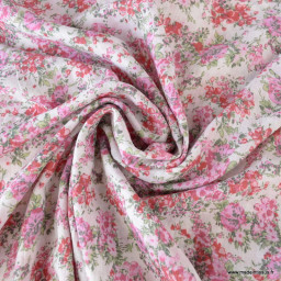 Tissu voile plissé motif fleurs roses fond blanc