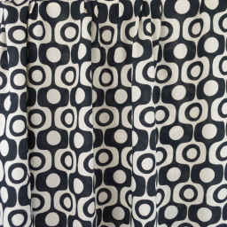 Tissu popeline de Viscose Soixante motif graphique Noir et Blanc