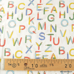 1 coupon de 73 cm de Tissu popeline motifs lettres en crayons de couleur - Oeko tex